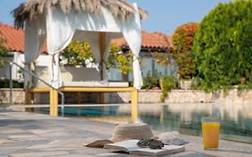 Elefteria Apts & Suites